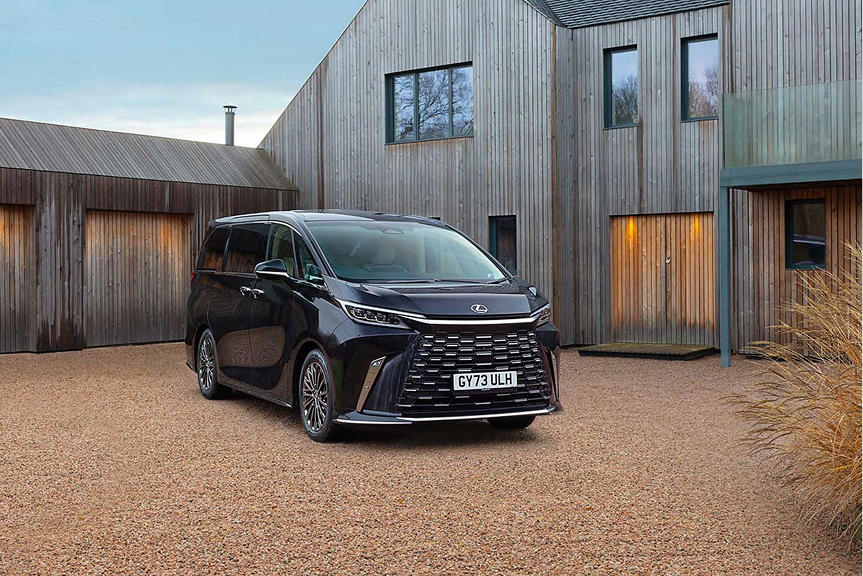 Tablette centrale et espace de travail à bord du Lexus LM 2026