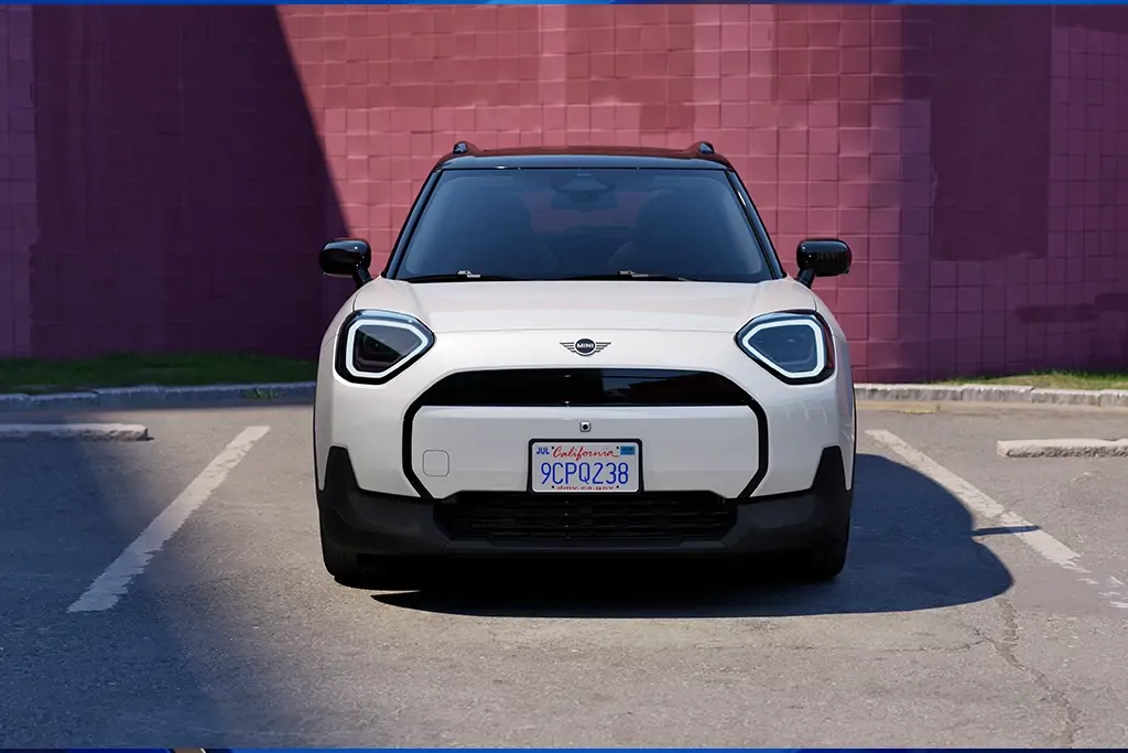 Vue avant du Mini Aceman électrique en finition personnalisée
