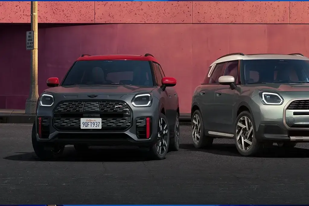 Vue avant du Mini Countryman Hybride rechargeable sur route