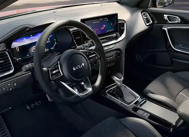 Intérieur raffiné et technologique du Kia Ceed essence