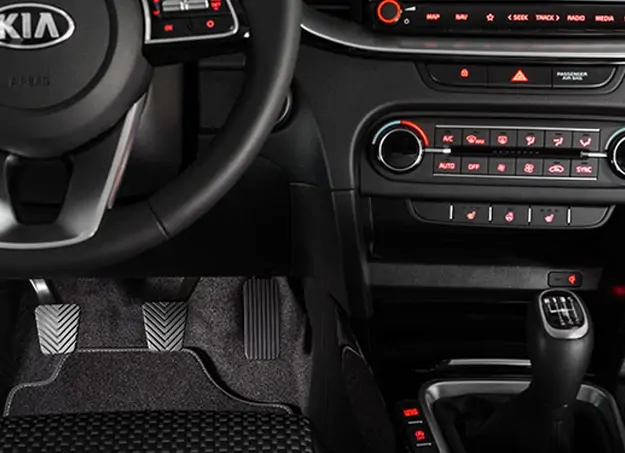 Vue arrière du Kia Ceed essence en mouvement