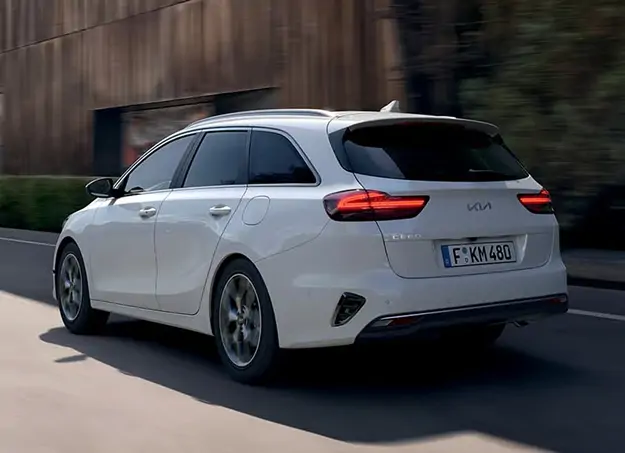 Habitacle du Kia Ceed SW avec écran tactile et finitions premium