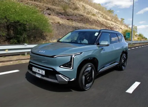 Coffre spacieux du Kia EV5 ouvert, capacité de chargement