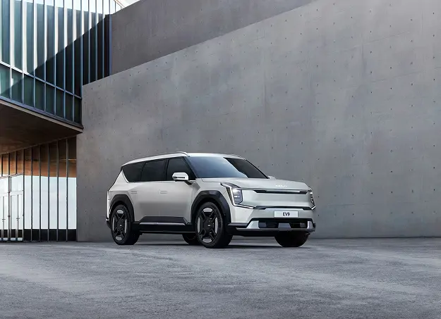 Kia EV9 en charge sur borne électrique