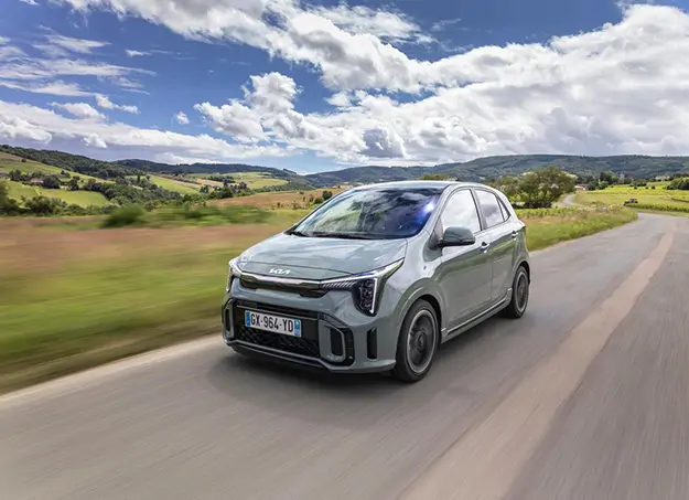 Tableau de bord de la Kia Picanto avec affichage numérique
