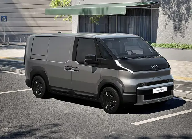 Vue avant du Kia PV5 Fourgon électrique sur route