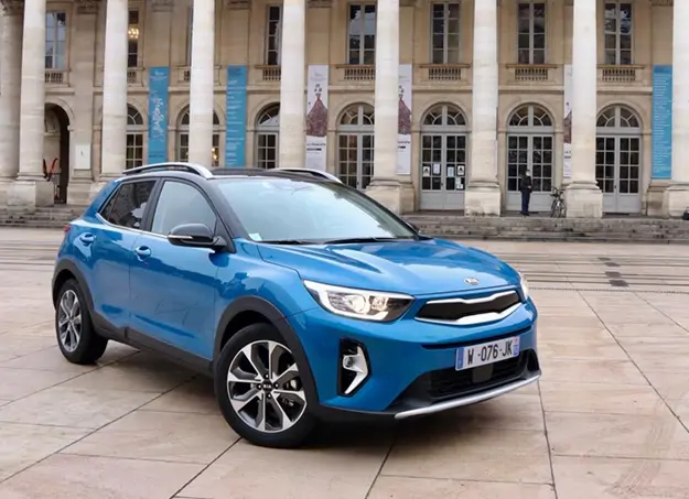 Coffre spacieux du Kia Stonic ouvert