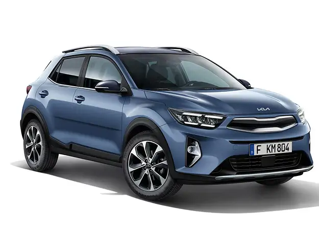 Kia Stonic stationné devant un paysage urbain moderne