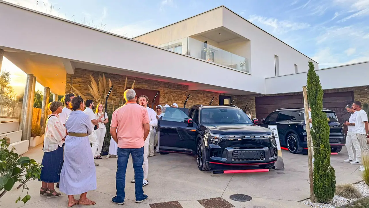 Présentation de la smart #5 à la Villa St-Andrews