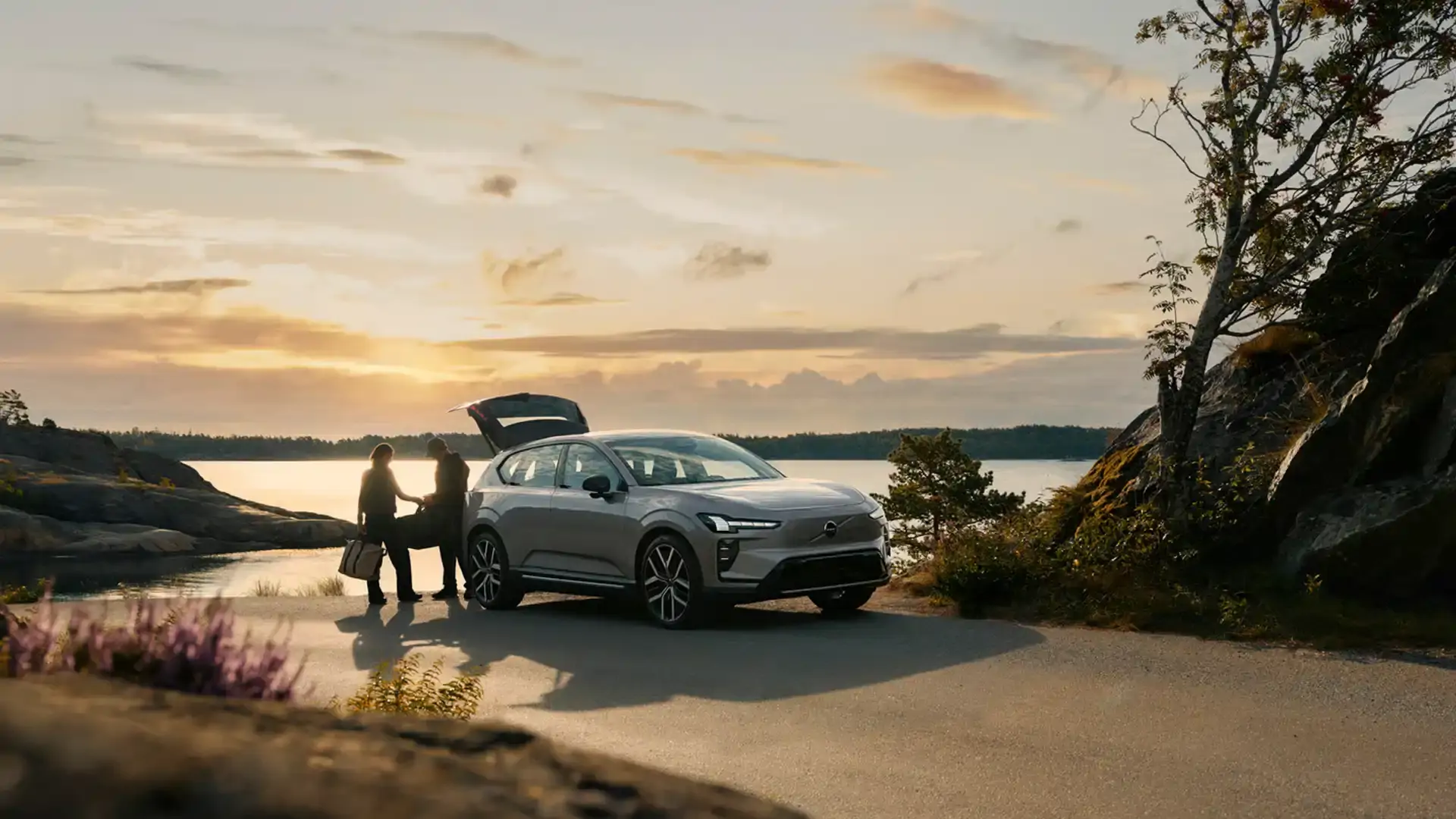 Volvo EX60 en bord de lac léman