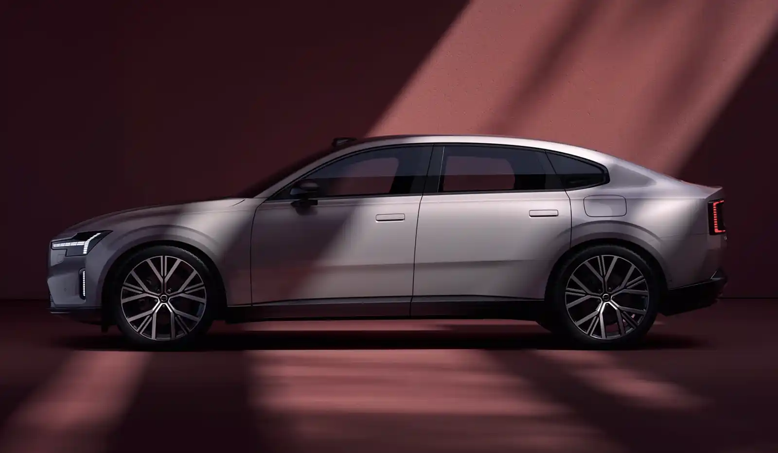 vue de coté de la ES90 electric chez Volvo Car Nyon